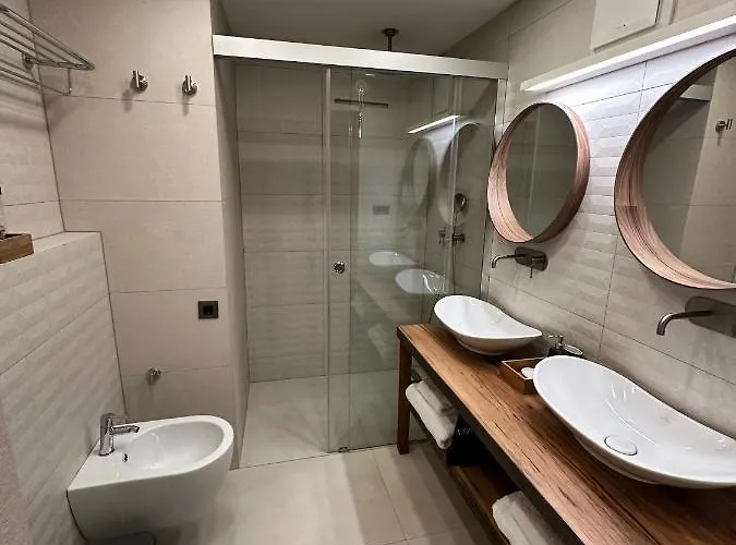 The Premium Luxury Retreat